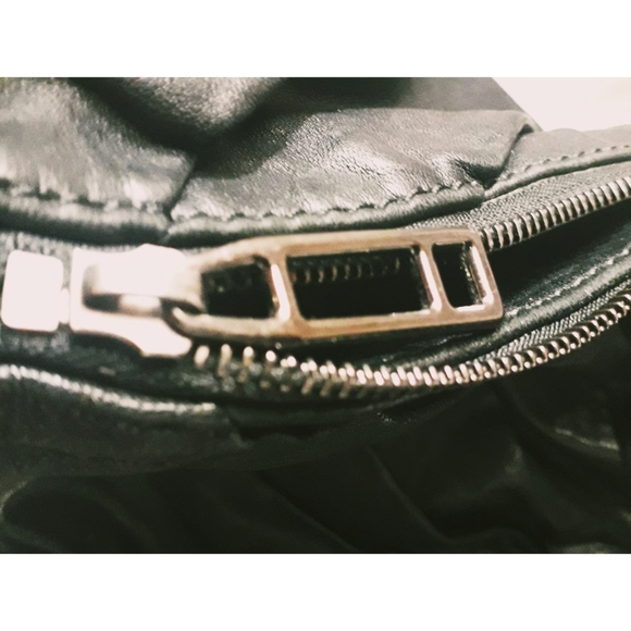 - BURBERRY MAGGIE KNOT METTALIC LAMBSKIN LTH… - Picture 13 of 15